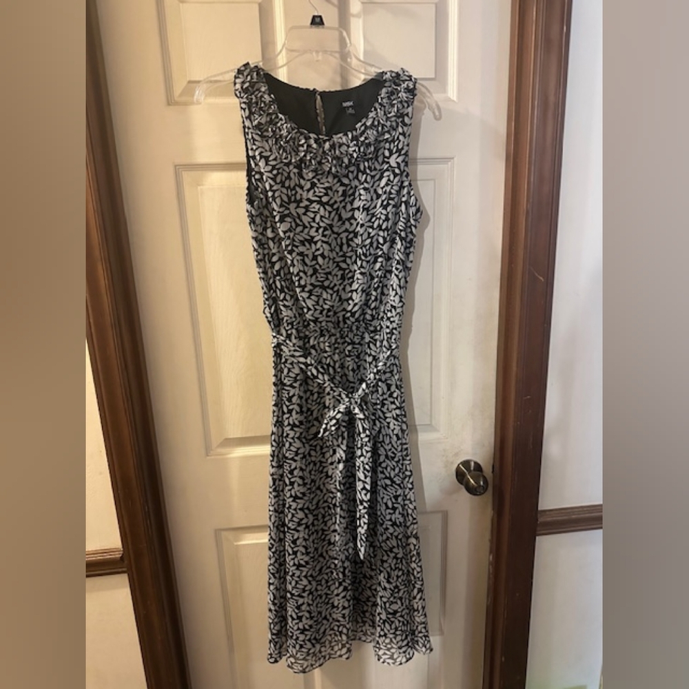 MSK Black and White Leaf Print Maxi Dress